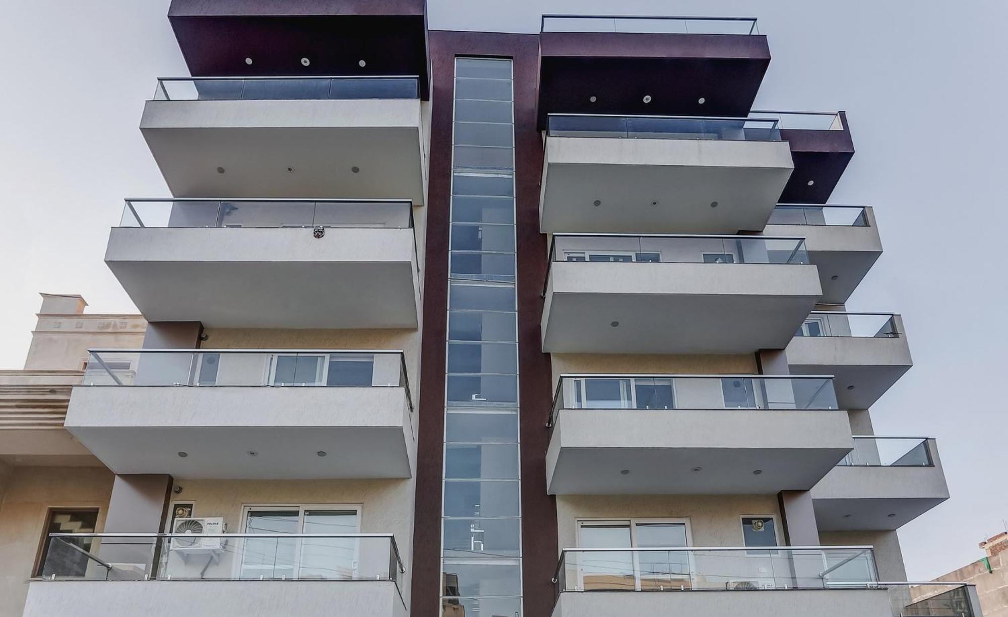 Collection O The Doors Near Appu Ghar Hotel Gurgaon Exterior photo