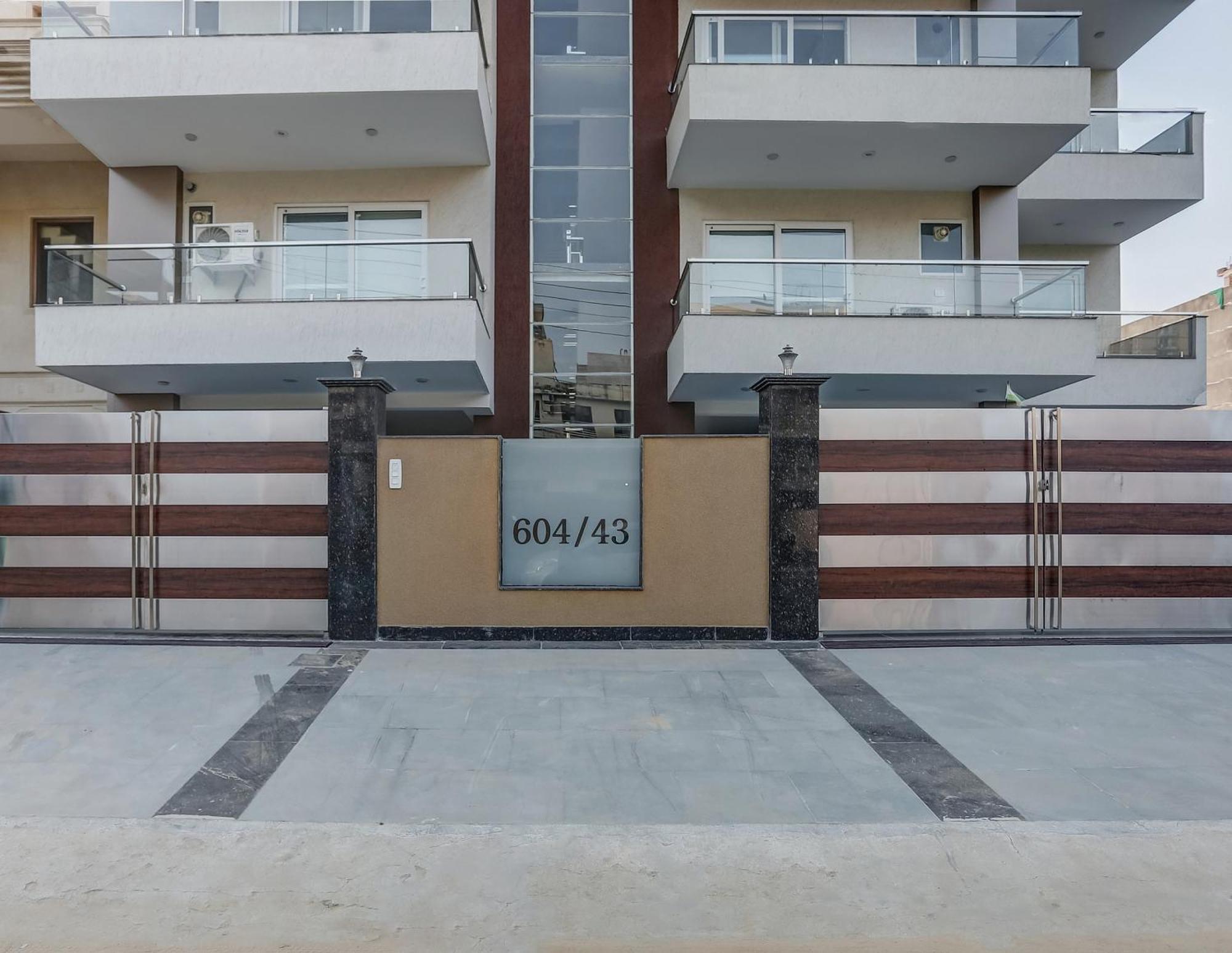 Collection O The Doors Near Appu Ghar Hotel Gurgaon Exterior photo